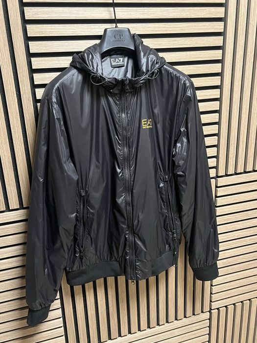 EA7 Emporio Armani : НОВО преходно яке размер Л  / Оригинал