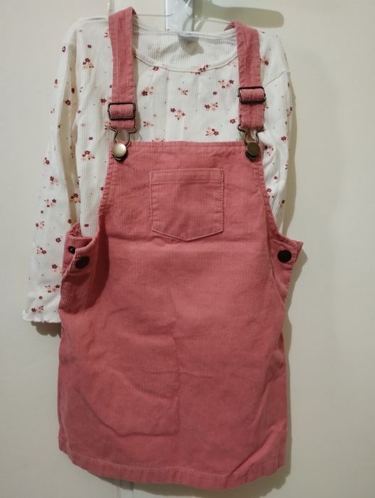 Продавам рокля и комплект за момиче - 104см.