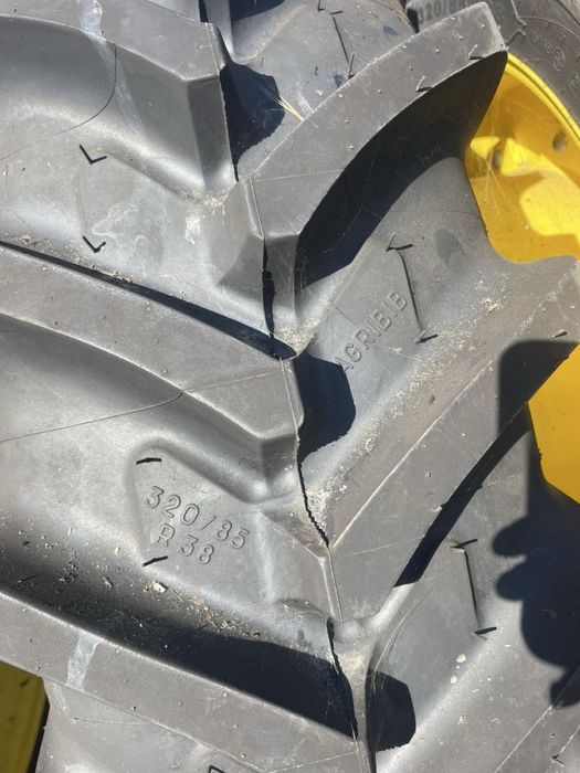 Гуми за трактор John deere