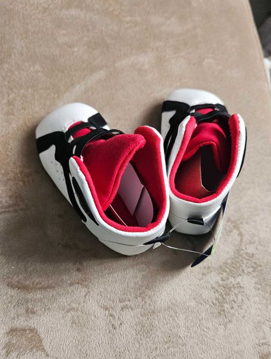 Adidasi tip sneakers, marime 13-18 luni