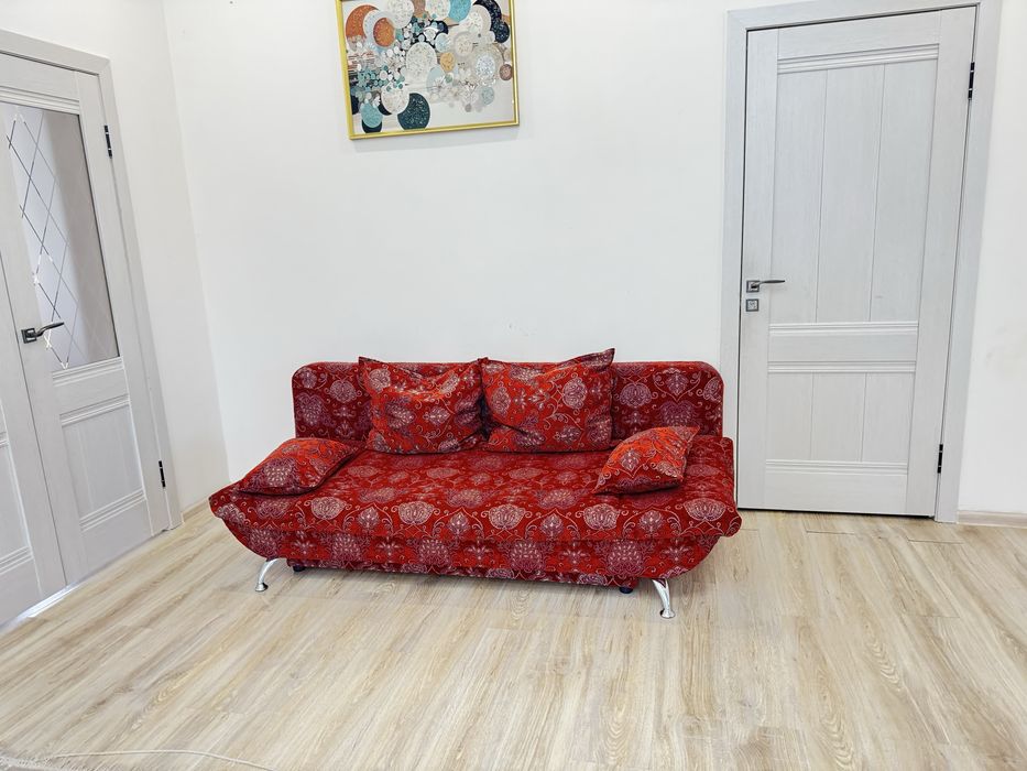 Раскладной диван с местом для хранения