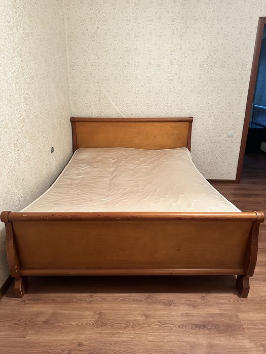 Кровать  деревянная