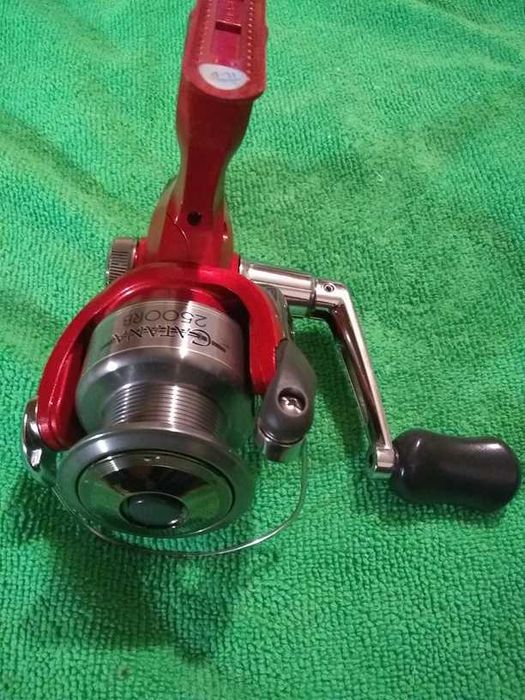 Макара Shimano с 4 лагера Catana 2500 RB и шпула