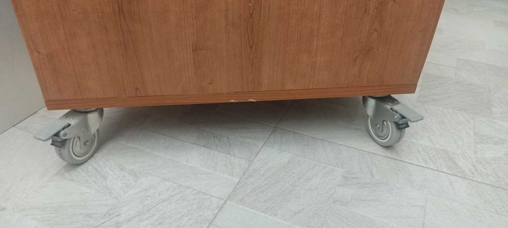 Бюро, шкаф за компютър, шкаф за монитор / телевизор