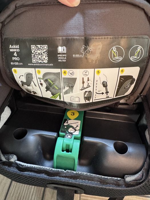 Детско столче за кола Axkid minikid 4 pro. 61-125см. Сиво-Черно