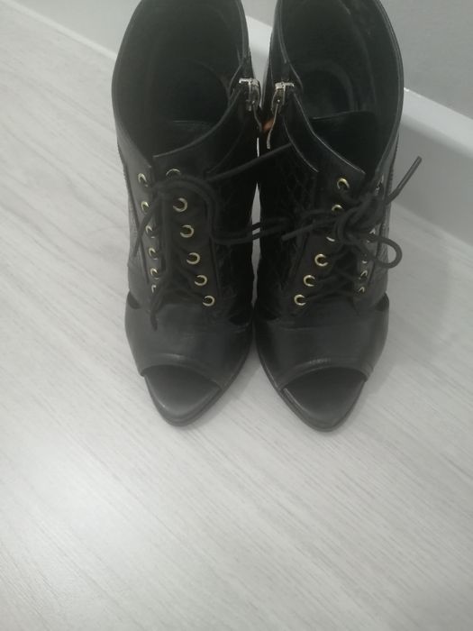 Продаются ботильоны