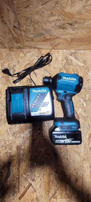 Suflanta makita das 180