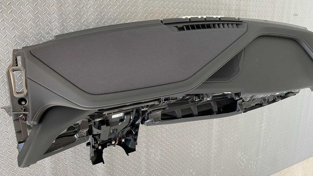 Като Ново Табло BMW 7 i7 G70 Черно със сив шев