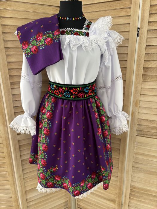 Costum popular pentru femei de Maramures complet