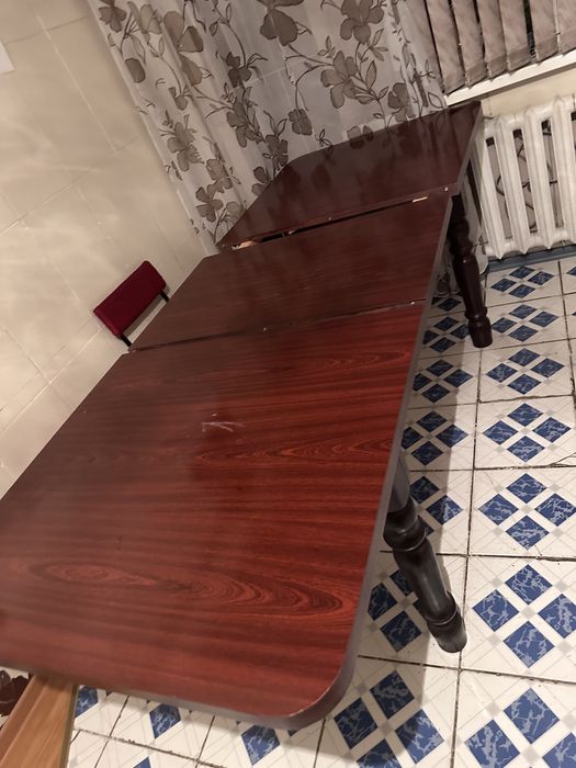 Стол для зал или кухню