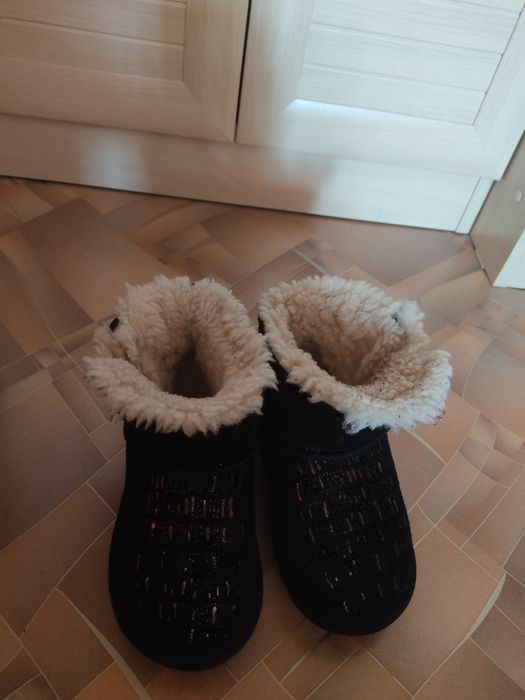 Продам сапоги для девочек