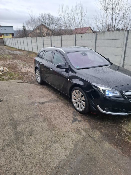 Vând opel insignia