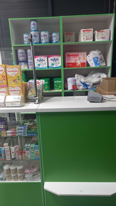 Шкафы и витрины для аптеки