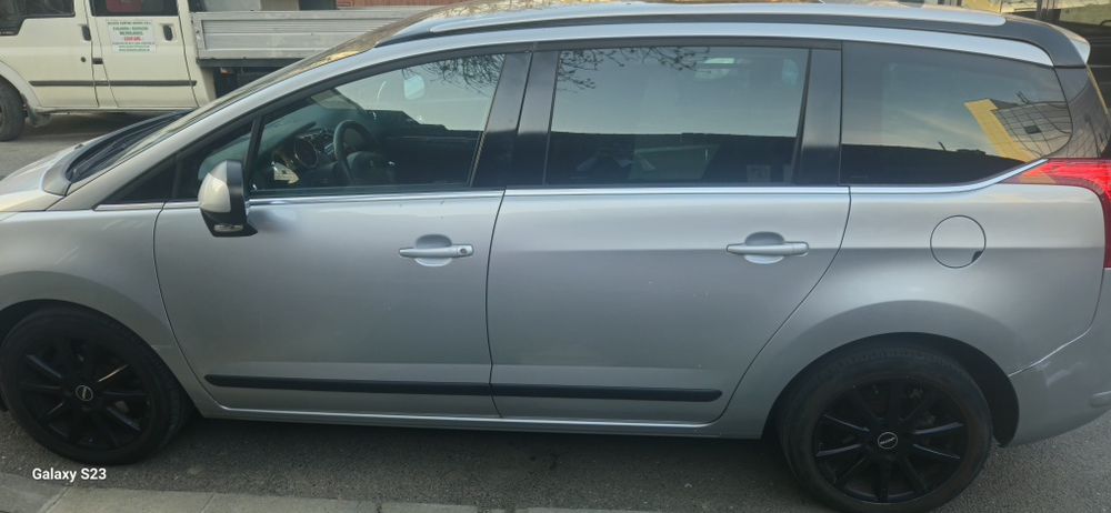 PEUGEOT 5008 2011 — imagine 3