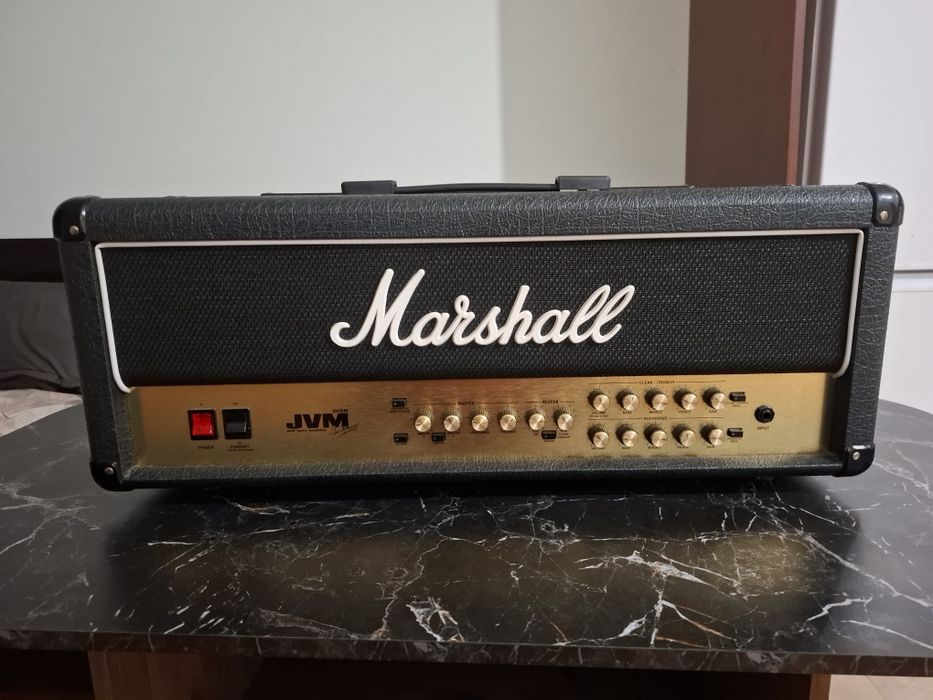 Лампов усилвател Marshall JVM 205h окомплектован