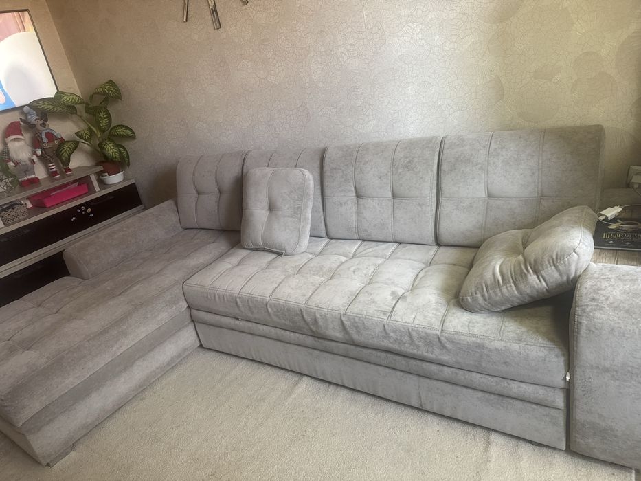 Продается раскладной в хорошем состоянии серого цвета!