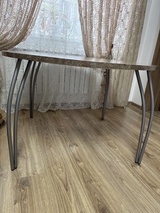 Продам кухонный стол