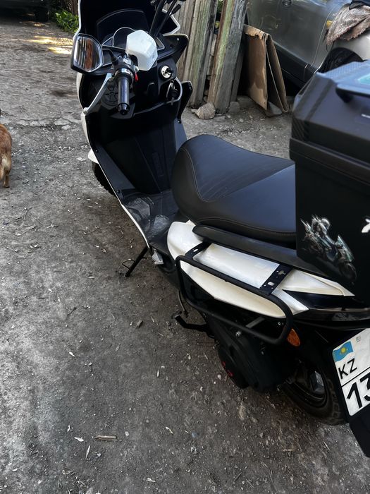 Продам скутер макси.