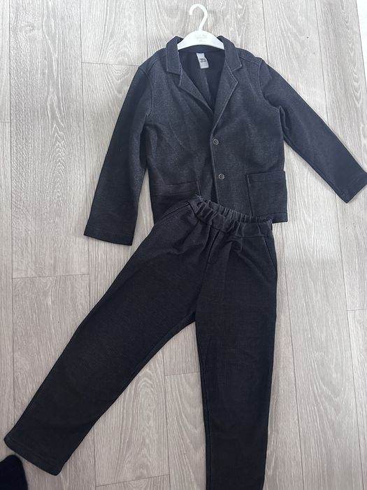 Костюм на мальчика 122-130 размер