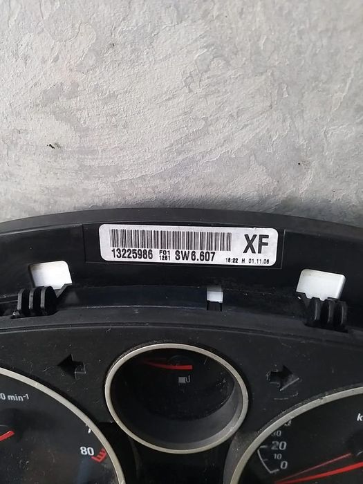 Ceasuri bord benzina opel astra h 13225986