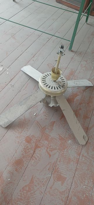 Хар хил турдаги люстралар сотилади, сифати ишлаш жараёни кафолатнади.