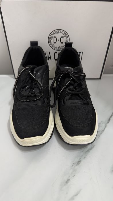 Кроссовки женские