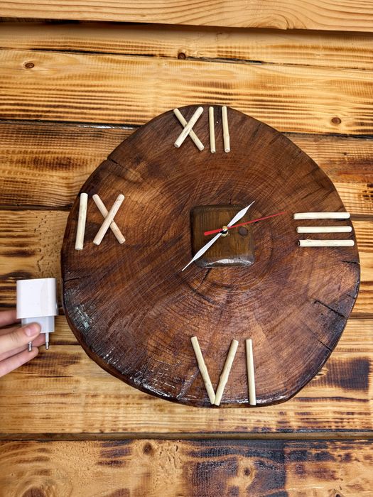 Ceas handmade din lemn de stejar