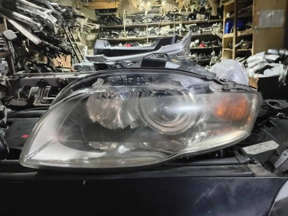 Передние фары Audi A4 B7