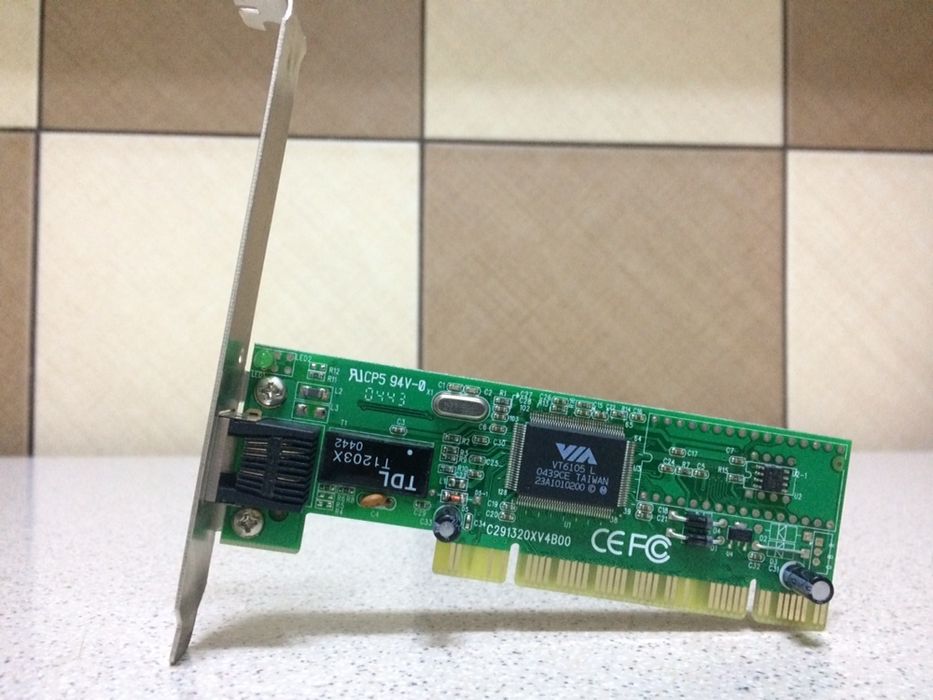 Placa de retea folosita.  Este functionala, dar destinata pt colectie