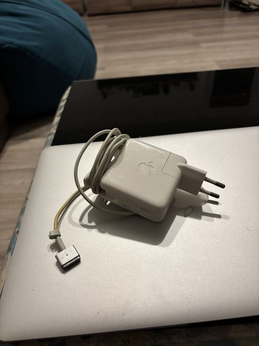 Macbook Air early 2014 + incarcator original