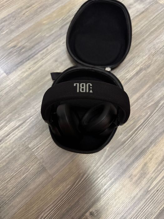 JBL безжични слушалки