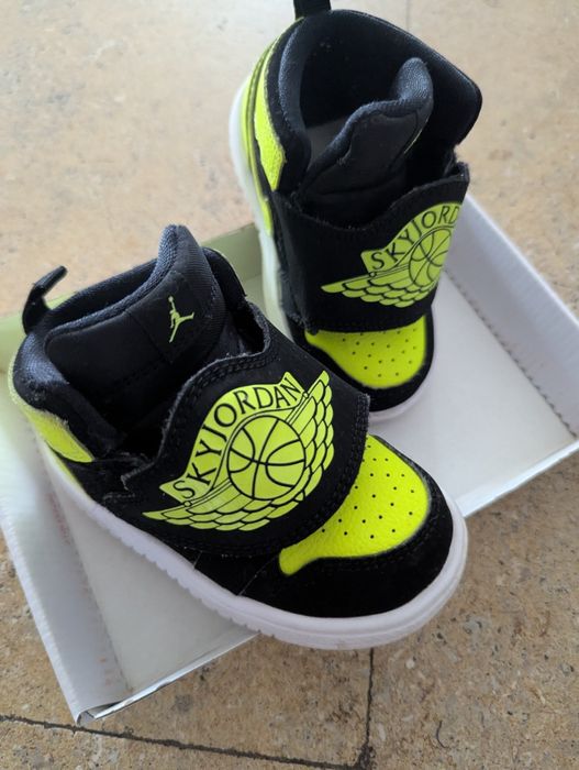 Incaltaminte bebe Nike Jordan Marime 22