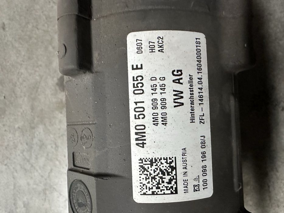 Audi Q7 4M рейка 4M0501055E