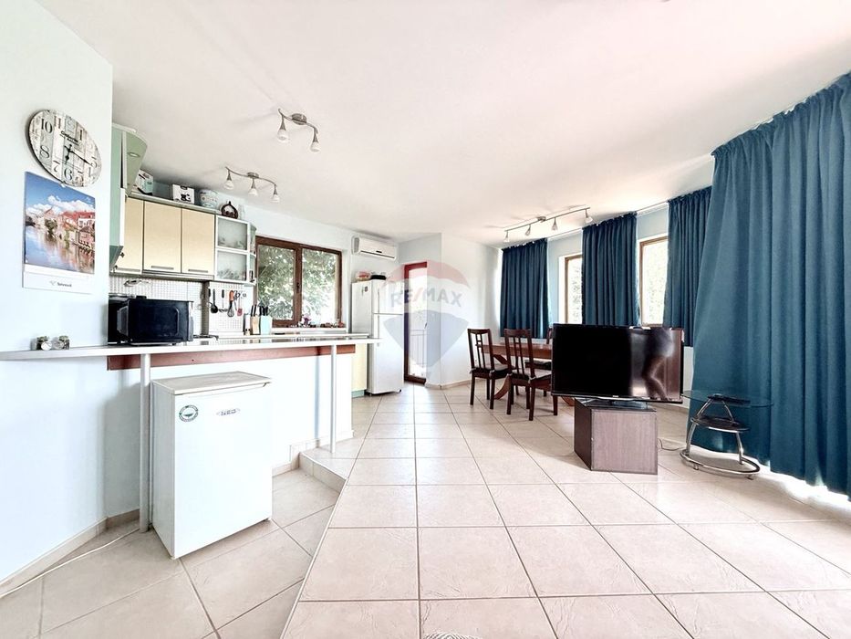 Продава се Къща в Балчик - 240 кв.м за 1375 €/кв.м - Снимка #1