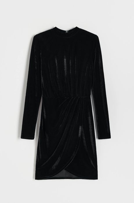 Кадифена мини рокля.