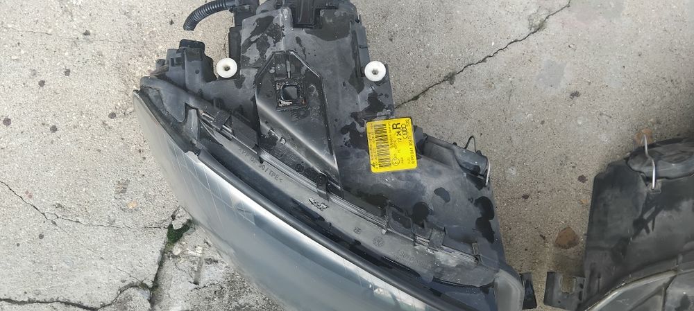 Bi-Xenon Фарове Audi A3 8P ксенон с лупи оборудвани оригинални