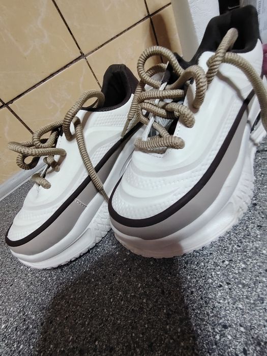 Adidasi damă de firmă ,noi