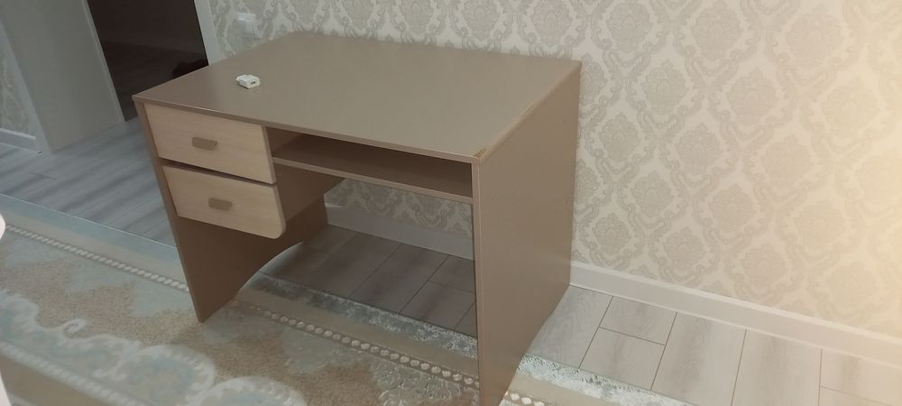 Продам стол письменный