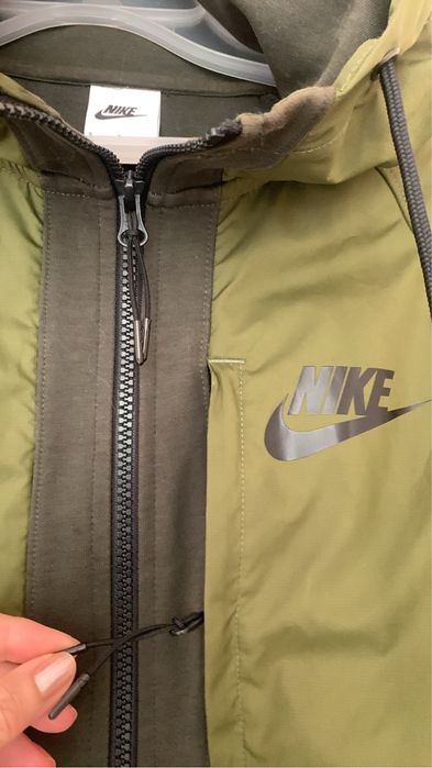Продавам анцунг Nike в перфектно състояние