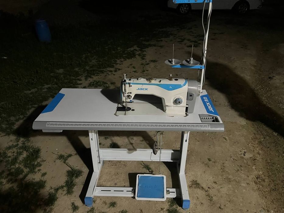 Тикув машиналар сотилади срочно 10 та машина 2 пичок 1400$