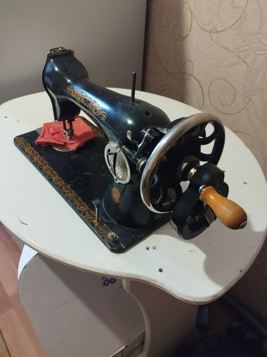 Продам швейную машинку