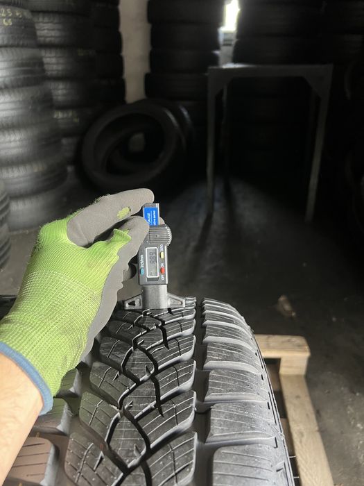 2 anvelope de iarna 205/60/16 Fulda 9 mm CA NOI!