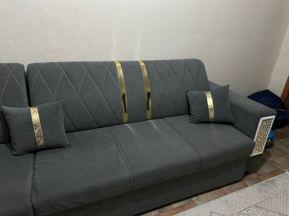 Продам диван гостиной
