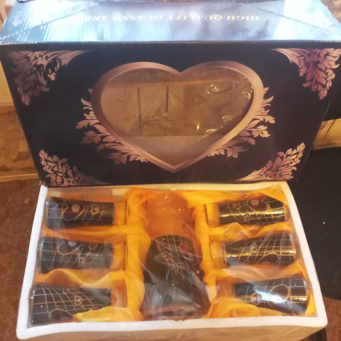 Стаканы и графин