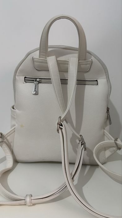 Продам белый рюкзак за 4000то