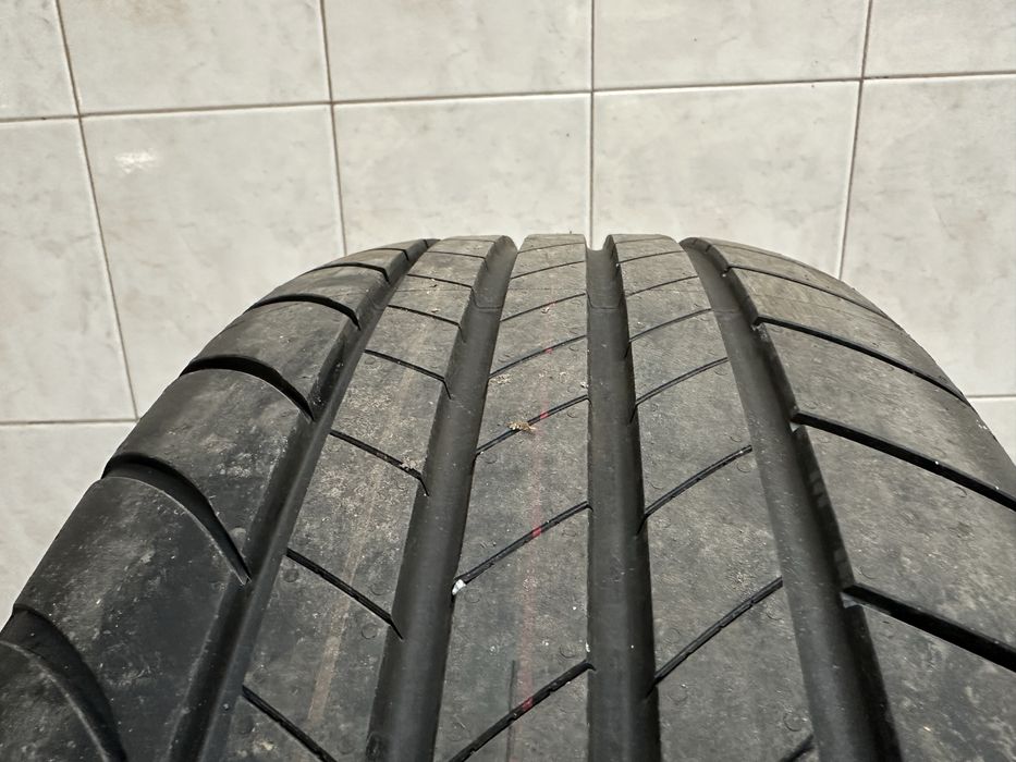 Летни гуми 215 50 18