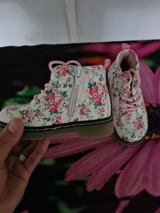 De vanzare ghetuțe fetiță