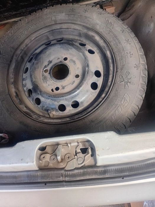 Продам шины 175/70 R13