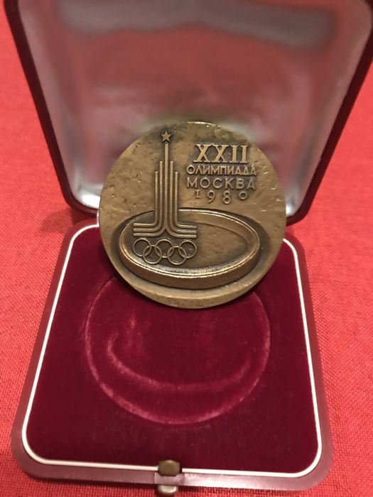 УНИКАЛЕН  и в Перфектноно Състояние Фотоапарат ZENIT-E+ориги.аксесоари