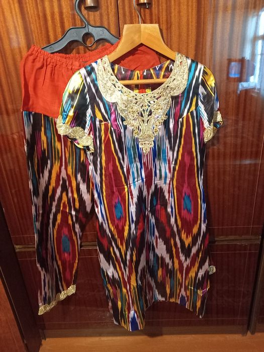 Atlas kuylak eng qadimgi tarzda tikilgan